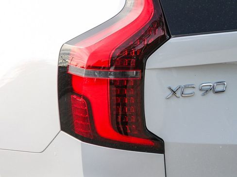 New 2026 Volvo XC90 T8 Plus w/ Protection Package AWD/4WD image 9