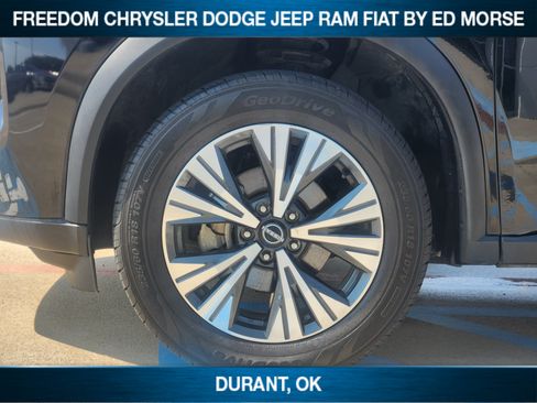 Used 2022 Nissan Rogue SV FWD image 7