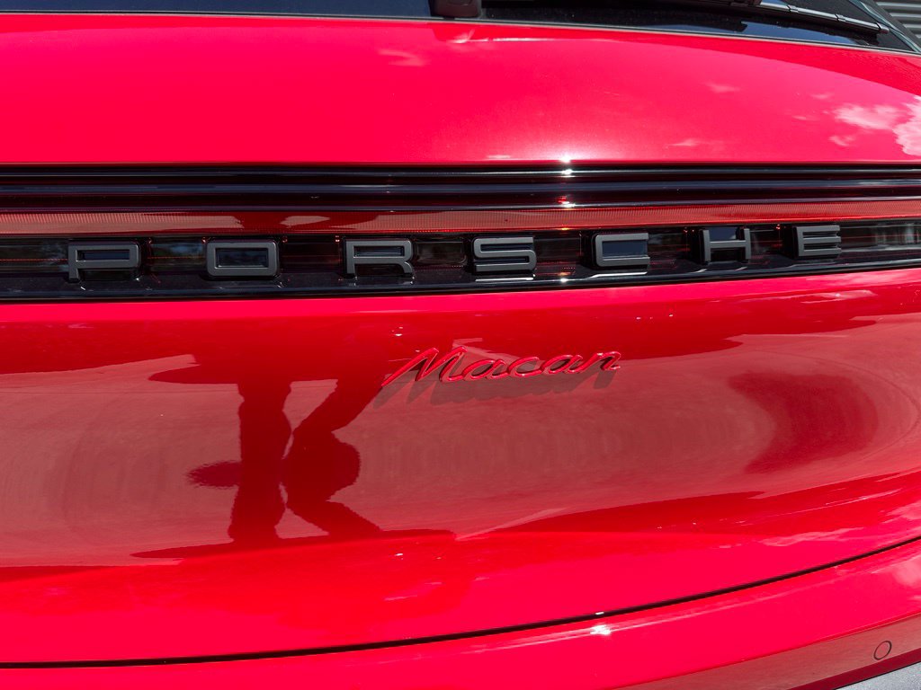Used 2026 Porsche Macan AWD/4WD image 13