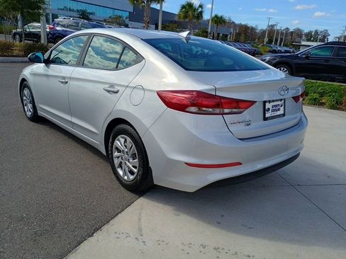 Used 2017 Hyundai Elantra SE image 7