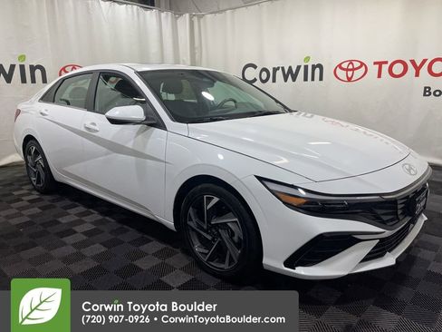 Used 2025 Hyundai Elantra SEL image 1