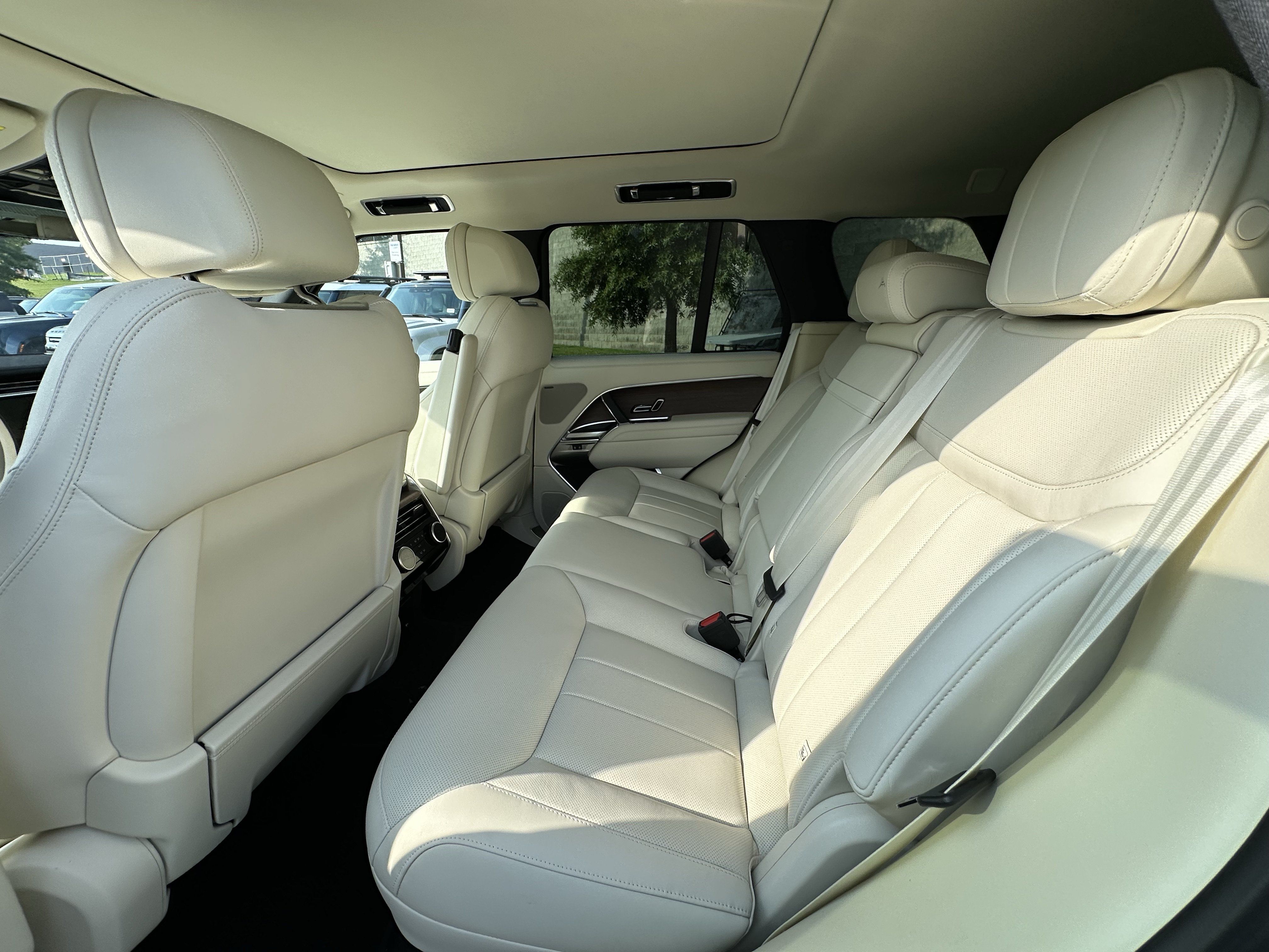 Certified 2025 Land Rover Range Rover SE AWD/4WD image 25