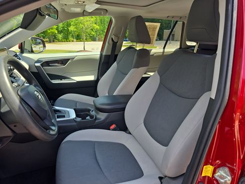 Used 2019 Toyota RAV4 XLE w/ Convenience Package AWD/4WD image 17