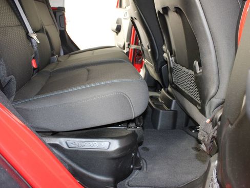 Used 2025 Jeep Wrangler Unlimited Rubicon 4xe w/ Safety Group AWD/4WD image 18