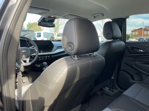 Used 2025 Chevrolet Trax LT w/ LT Convenience Package image 31