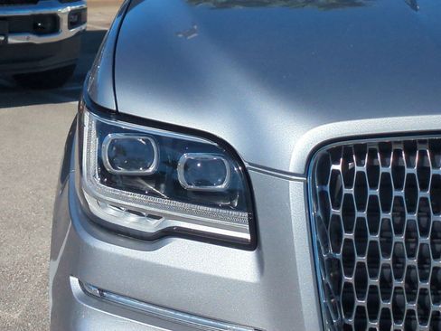 Certified 2023 Lincoln Navigator Reserve image 11