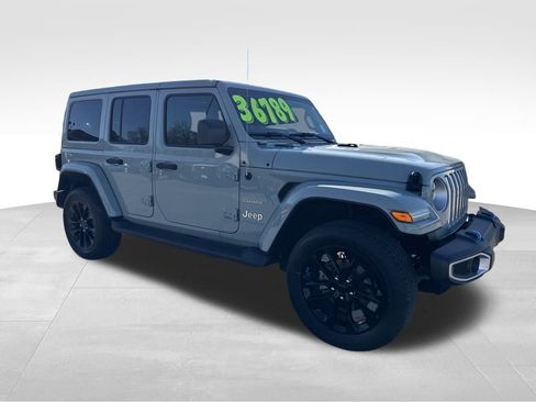 Used 2023 Jeep Wrangler Unlimited Sahara w/ Cold Weather Group image 8