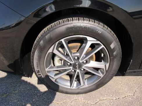 Used 2024 Kia Forte LXS image 8