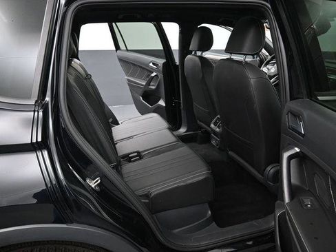 Used 2022 Volkswagen Tiguan SE R-Line image 34