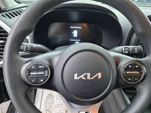 Used 2025 Kia Soul LX w/ LX Technology Package FWD image 15