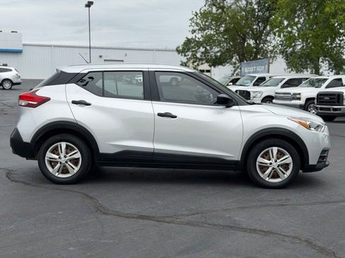 Used 2020 Nissan Kicks S FWD image 8