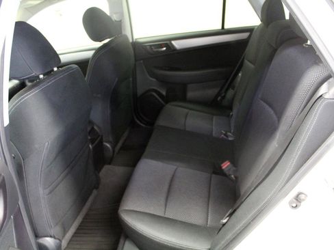Used 2017 Subaru Outback 2.5i Premium image 19