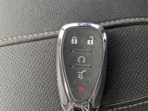 Used 2023 Chevrolet Traverse Premier image 34