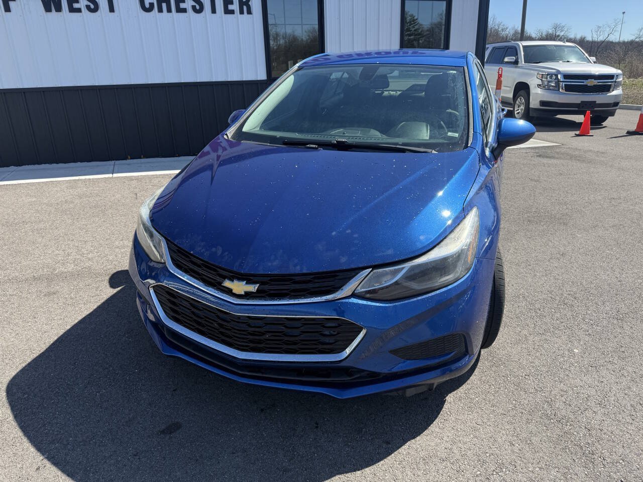 Used 2017 Chevrolet Cruze LT w/ Convenience Package FWD image 2