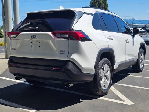 Used 2019 Toyota RAV4 XLE AWD/4WD image 5