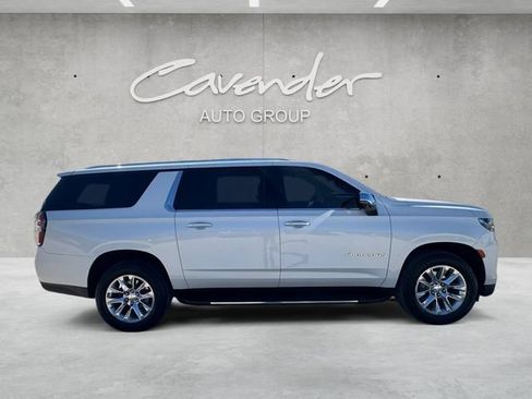 Used 2023 Chevrolet Suburban Premier AWD/4WD image 17
