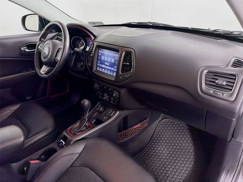Used 2018 Jeep Compass Trailhawk w/ Cold Weather Group AWD/4WD image 30