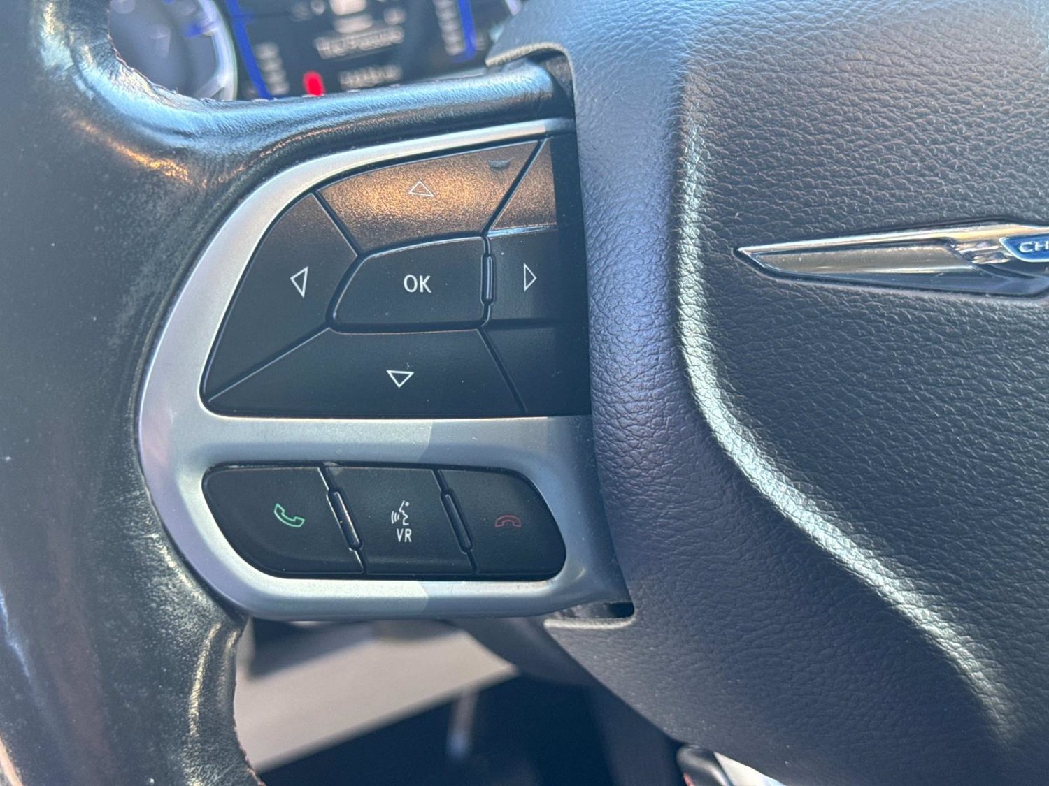 Used 2019 Chrysler Pacifica Touring-L FWD image 33