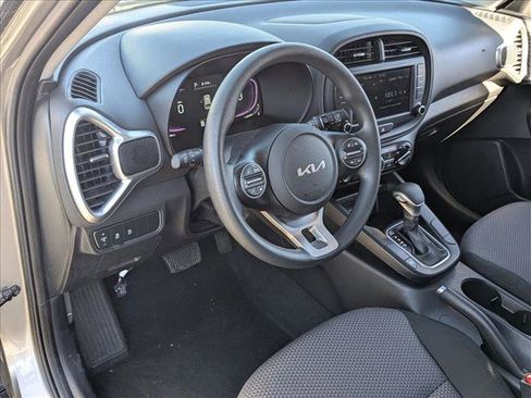 Used 2025 Kia Soul LX w/ LX Technology Package image 10