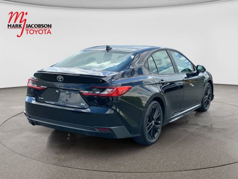 Used 2025 Toyota Camry SE FWD image 5