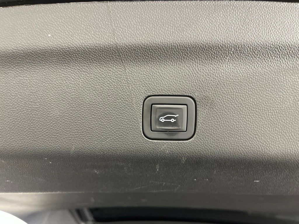 Certified 2025 Chevrolet Tahoe High Country AWD/4WD image 9