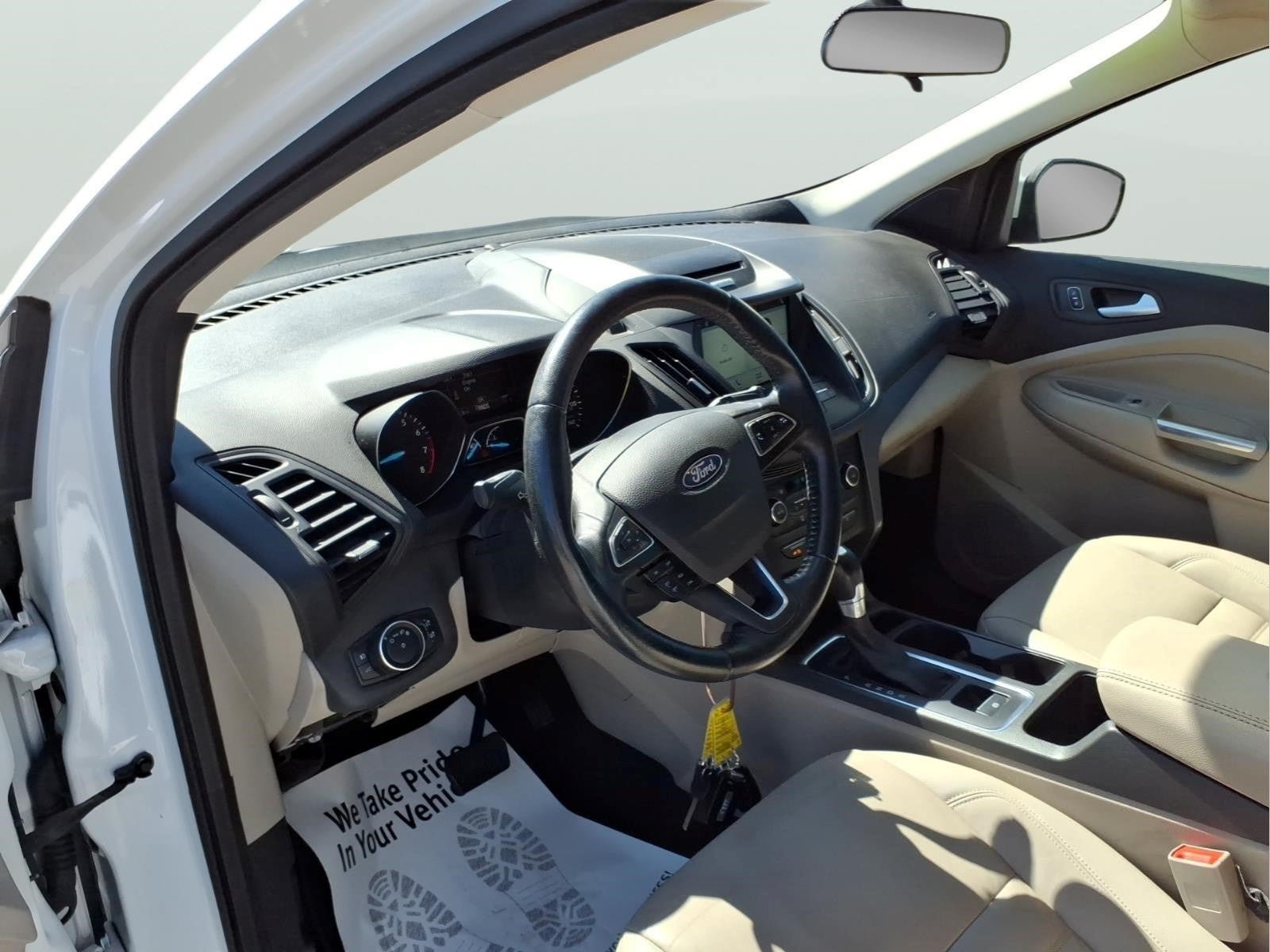 Used 2017 Ford Escape SE w/ SE Leather Comfort Package FWD image 11