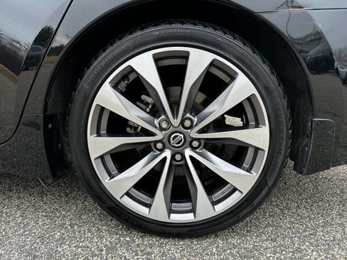 Certified 2019 Nissan Maxima Platinum w/ Illumination Package image 19