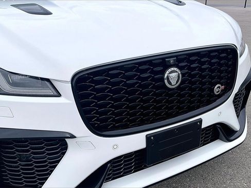 Used 2024 Jaguar F-PACE SVR image 29