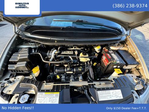 Used 2007 Chrysler Town & Country Touring image 9