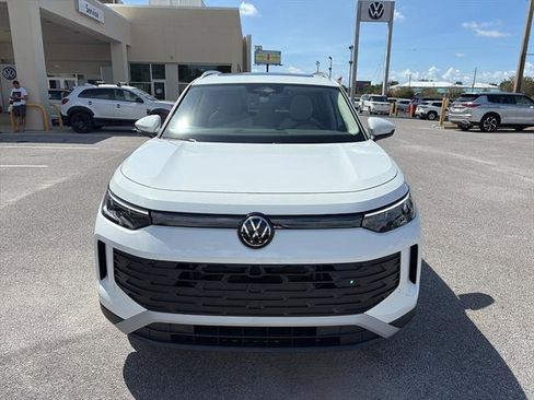 New 2025 Volkswagen Tiguan SE image 2