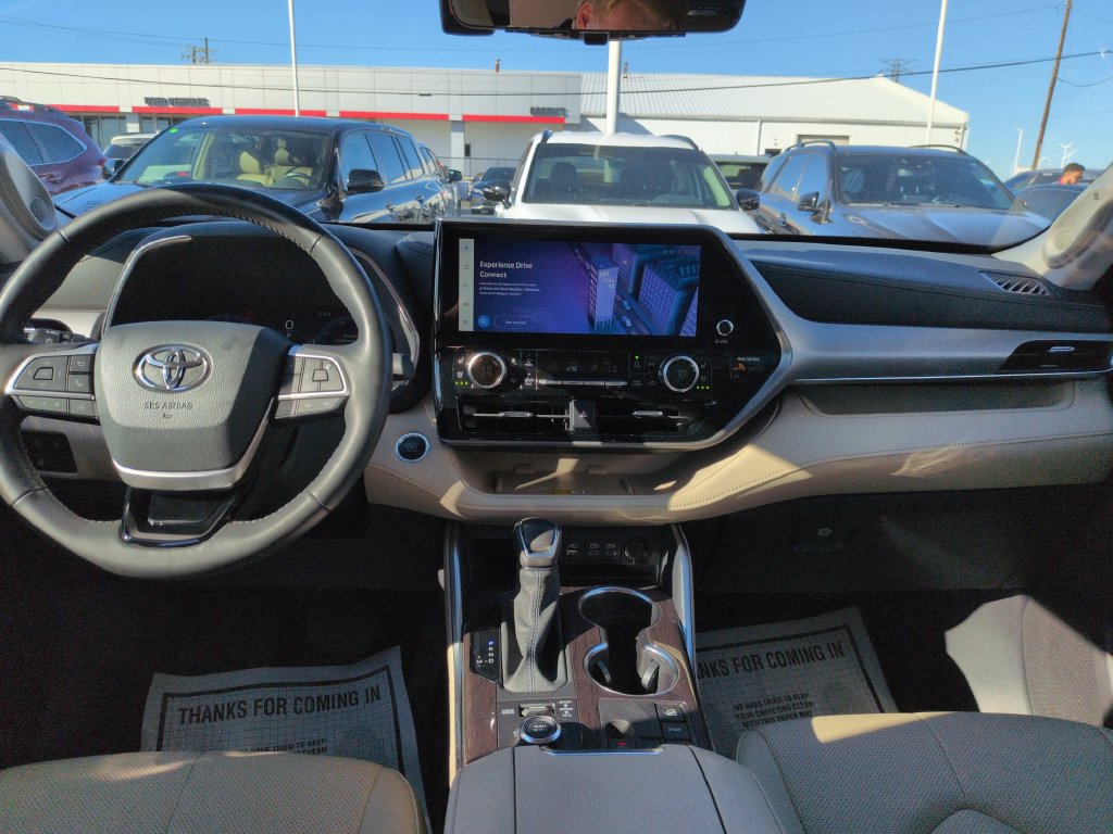 Used 2024 Toyota Highlander Platinum AWD/4WD image 12