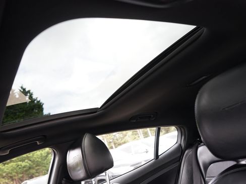 Used 2018 Kia Stinger GT2 AWD/4WD image 17