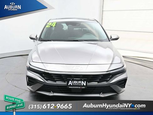 Used 2024 Hyundai Elantra SEL w/ Convenience Package FWD image 4