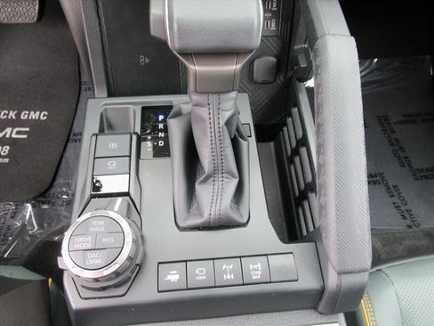 Used 2025 Toyota 4Runner Trailhunter image 25