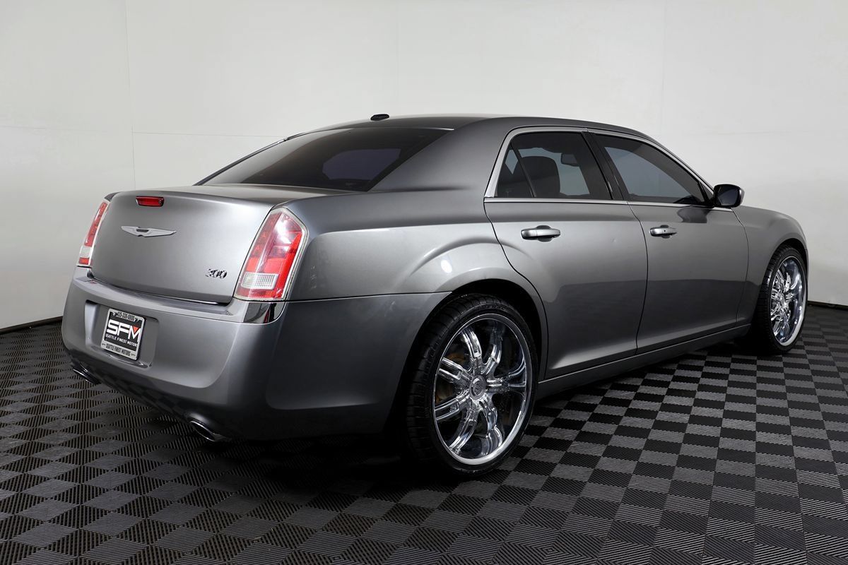 Used 2012 Chrysler 300 RWD image 8