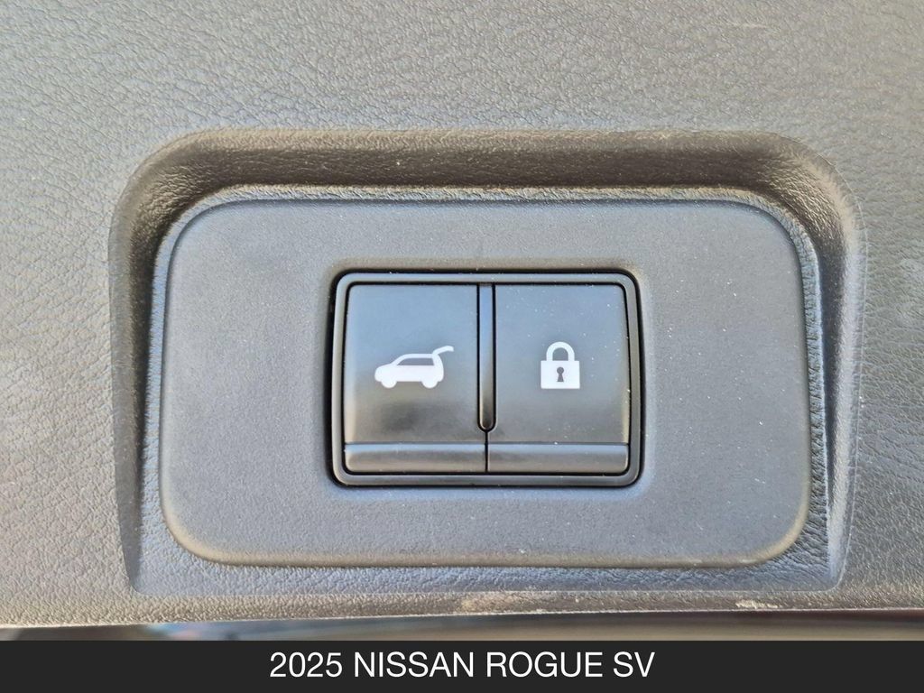 Used 2025 Nissan Rogue SV AWD/4WD image 24