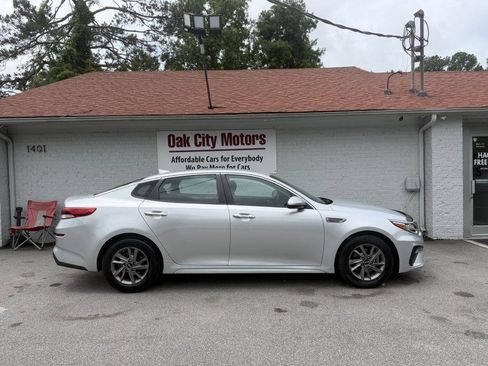 Used 2020 Kia Optima LX FWD image 2