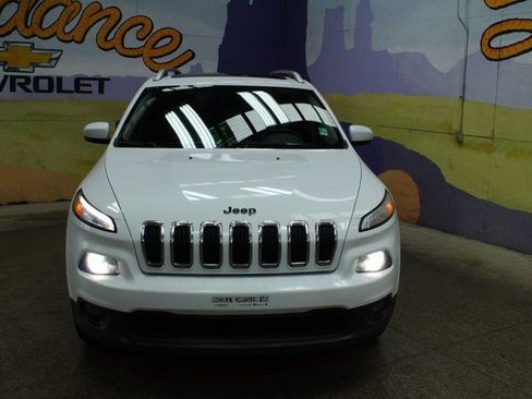 Used 2017 Jeep Cherokee Latitude w/ Comfort & Convenience Group image 3