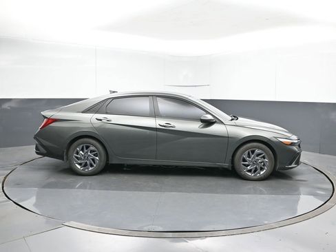Used 2024 Hyundai Elantra Blue image 6