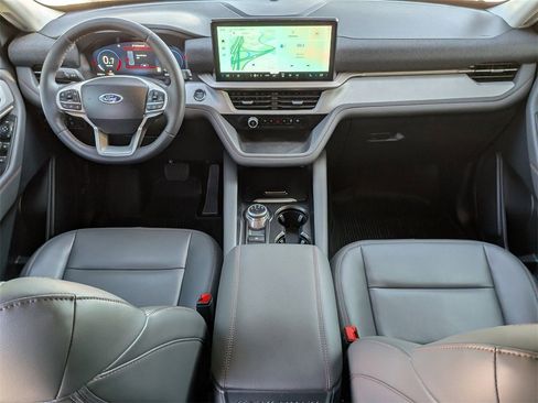 Used 2025 Ford Explorer Active w/ Active Comfort Package image 21
