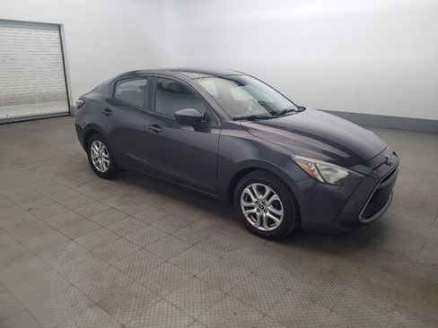 Used 2018 Toyota Yaris iA image 11