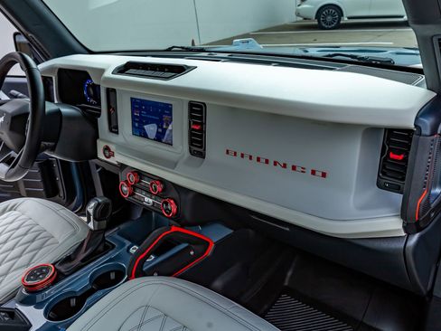 Used 2023 Ford Bronco Heritage Edition image 18