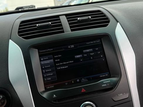Used 2015 Ford Explorer XLT w/ Equipment Group 202B FWD image 27