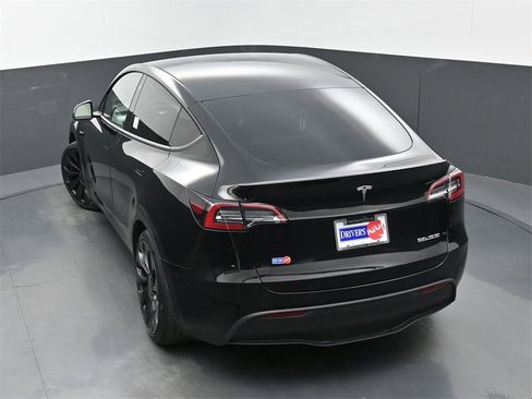 Used 2022 Tesla Model Y Performance image 31