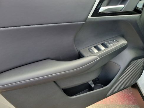 New 2025 Mitsubishi Outlander SE image 9