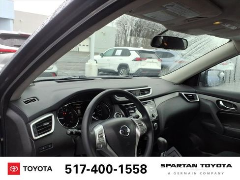 Used 2016 Nissan Rogue SV image 12