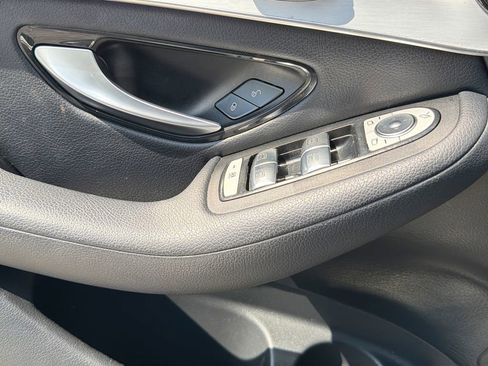 Used 2021 Mercedes-Benz GLC 300 4MATIC image 15