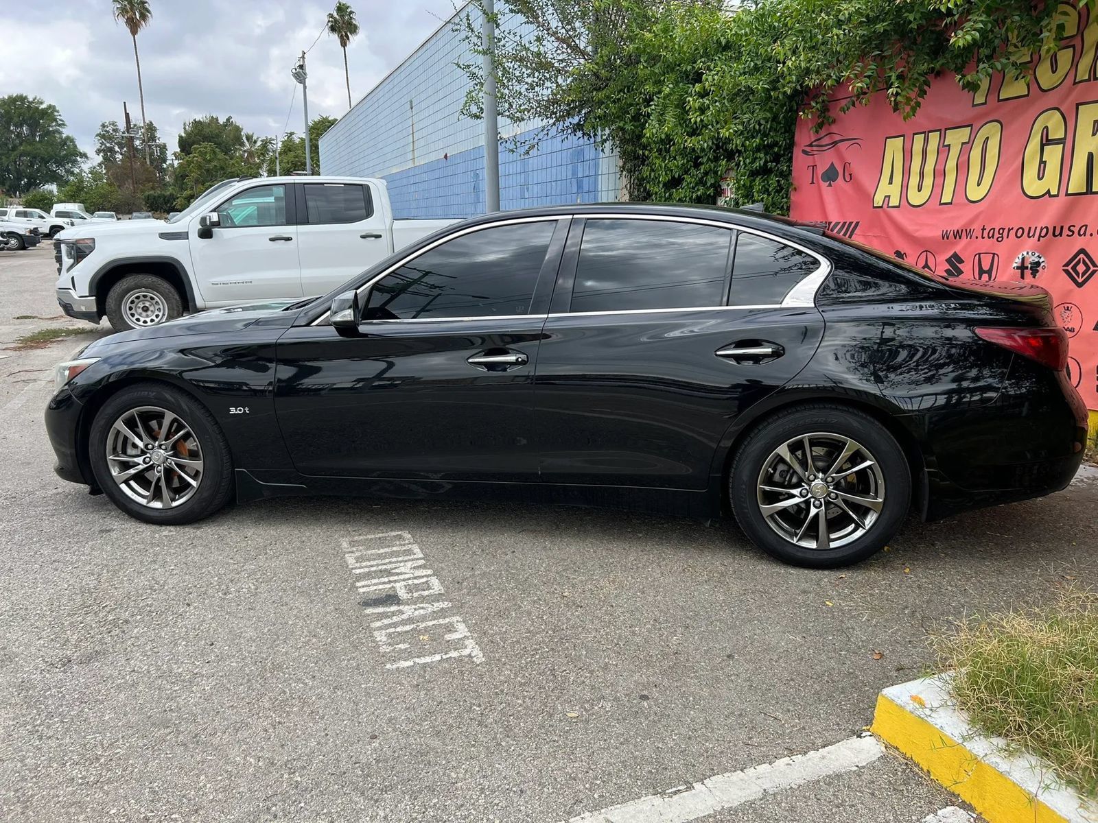 Used 2017 INFINITI Q50 Signature Edition w/ All Weather Package (L93) RWD image 7