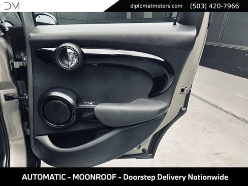 Used 2019 MINI Cooper 4-Door Hardtop w/ Signature Upholstery Package FWD image 28