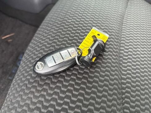 Used 2017 Nissan Leaf S image 28